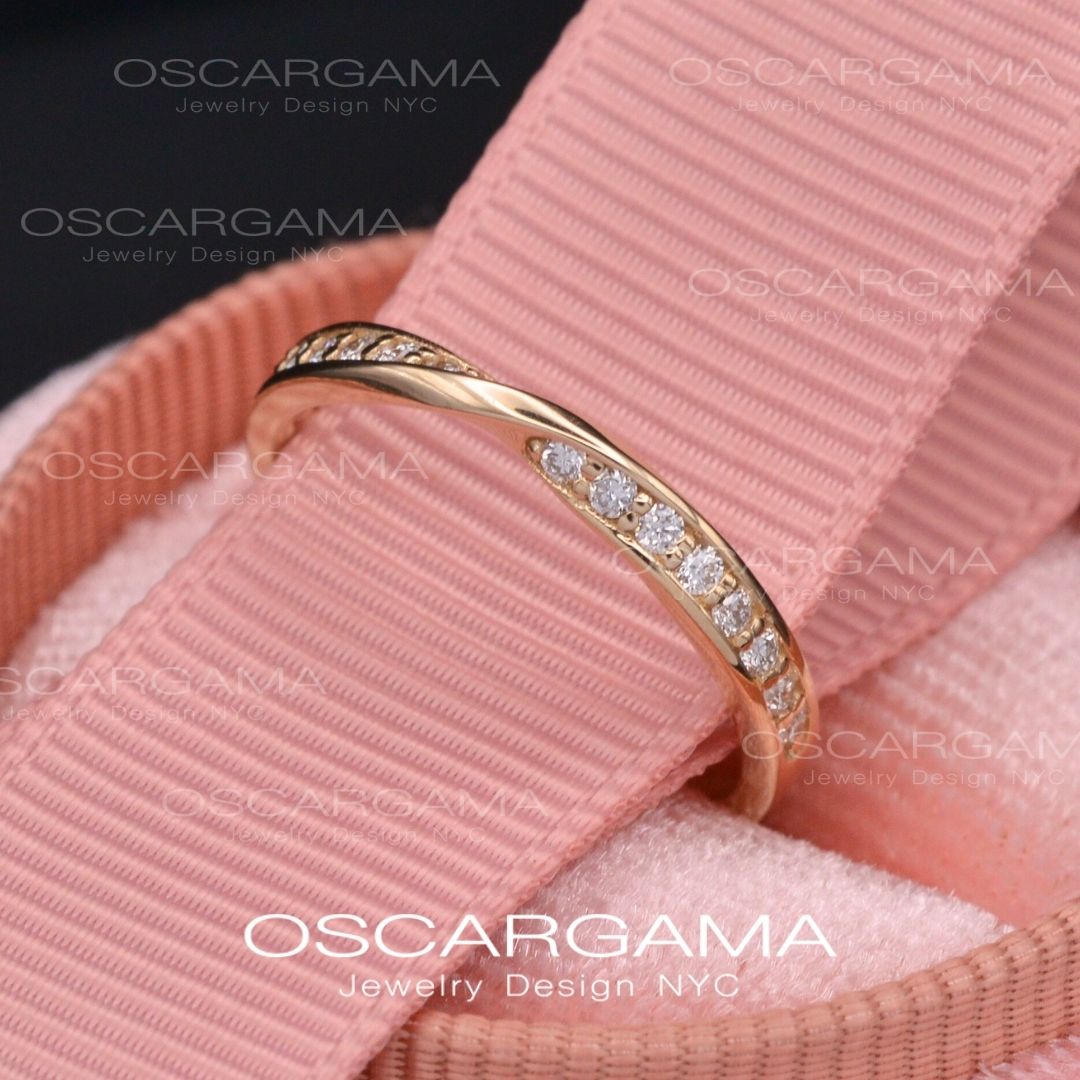 Twisted Wedding Band with 16 Diamonds in 14k Gold