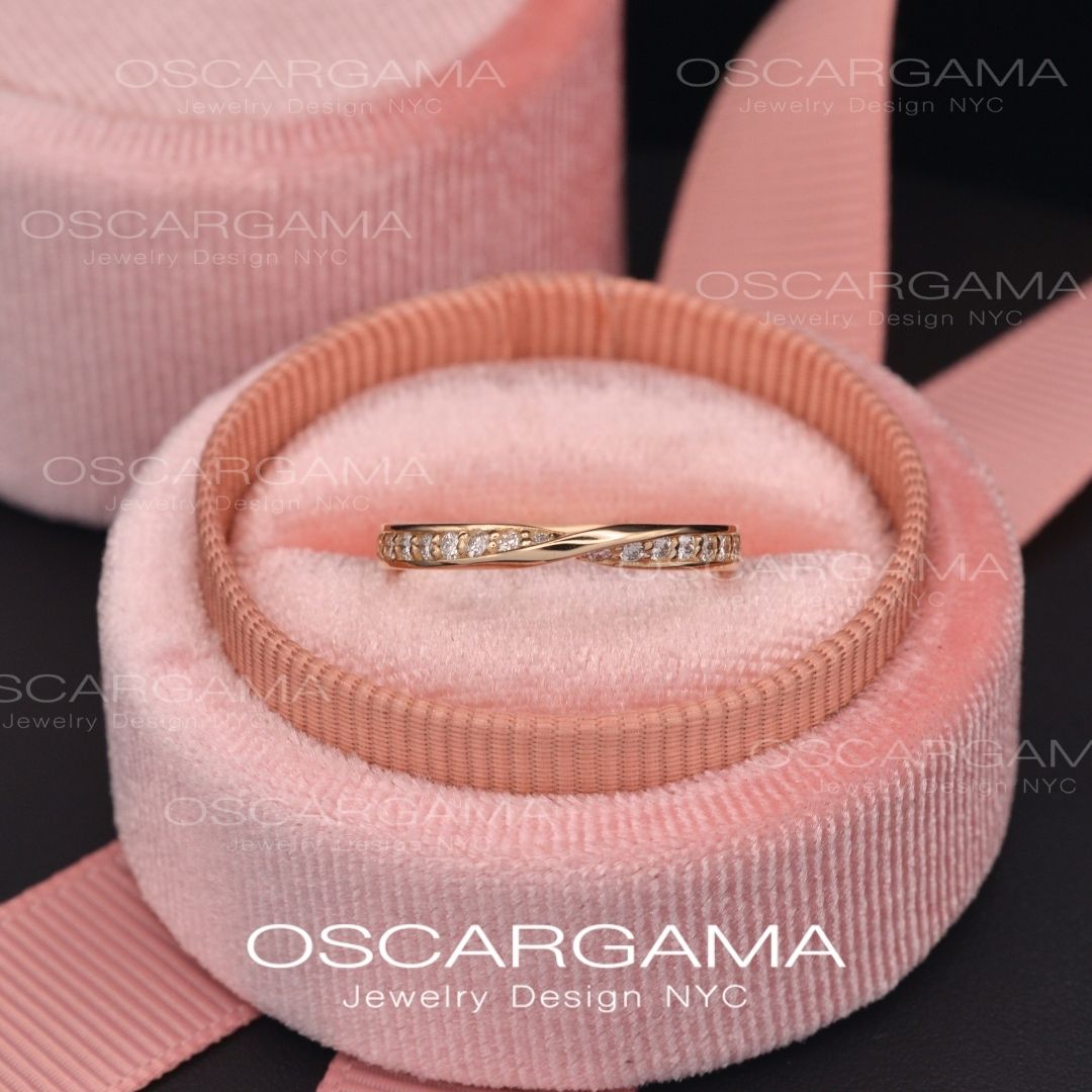Twisted Wedding Band with 16 Diamonds in 14k Gold
