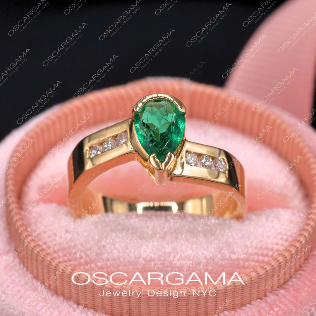 Natural Pear-Shaped Colombian Emerald Engagement Ring in 18K Yellow Gold