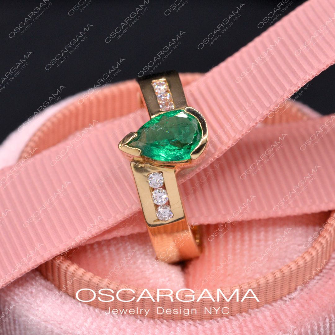 Natural Pear-Shaped Colombian Emerald Engagement Ring in 18K Yellow Gold