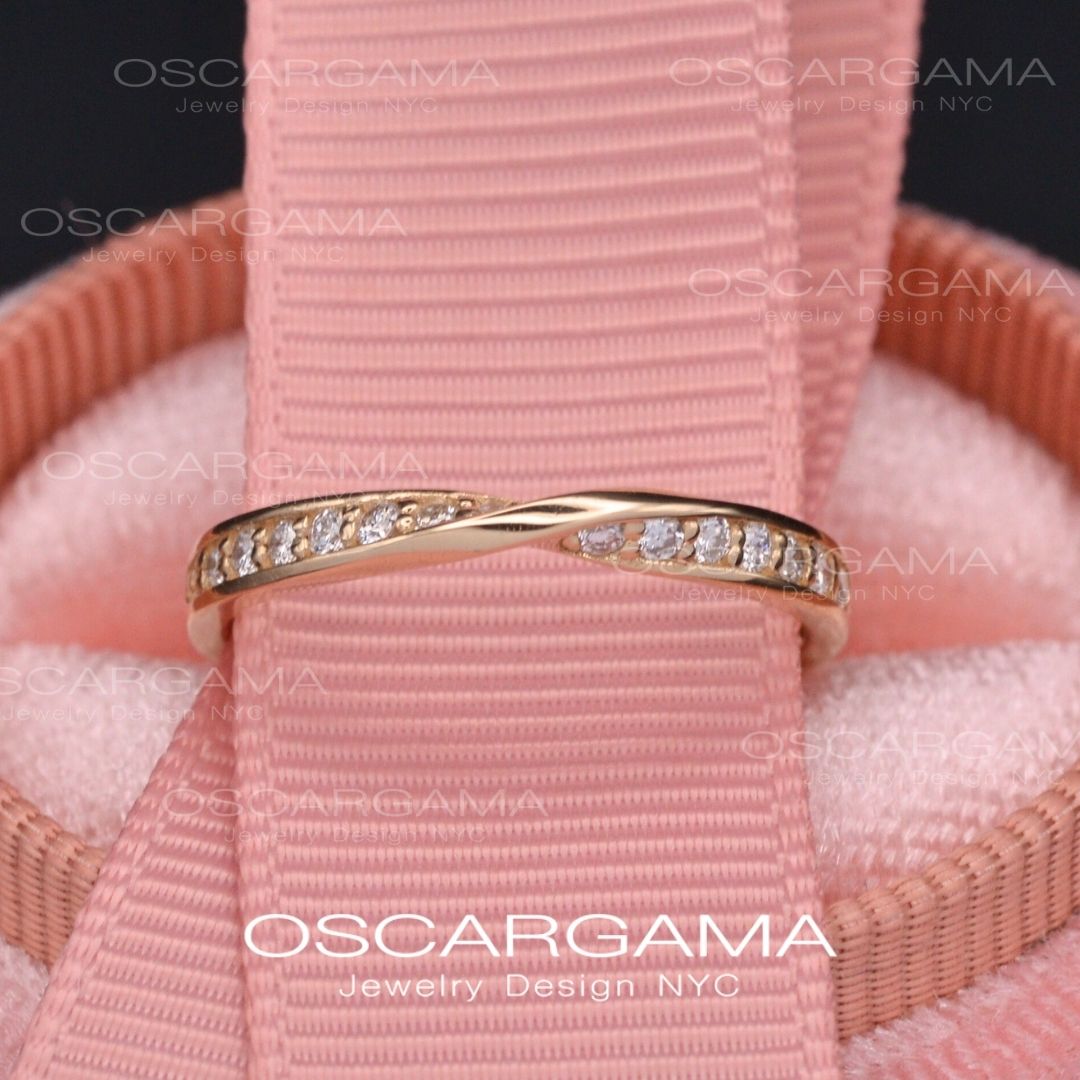 Twisted Wedding Band with 16 Diamonds in 14k Gold