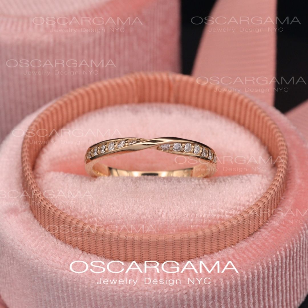 Twisted Wedding Band with 16 Diamonds in 14k Gold