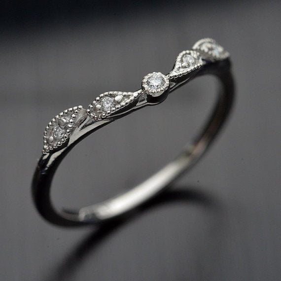 leaf curved band with 5 diamonds in white gold 